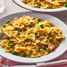 Entree: Italy – Farfalle al Forno con Prosciutto e Piselli (Baked bow-tie pasta with ham, peas, béchamel, and cheese)