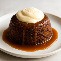 Dessert: United Kingdom – England – Sticky Toffee Pudding with Vanilla Cream