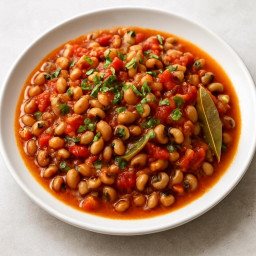 Side Dish: Guinea-Bissau – Northern Culinary Region – Feijão-fradinho estufado com tomate e cebola (Stewed black-eyed peas with tomato and onion)